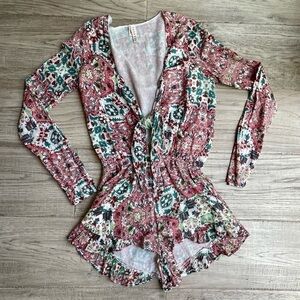 Raga Floral Romper Shorts With Long Sleeves Deep V Neck Tie Front Ruffle Hem XS